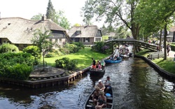 Giethoorn - thị trấn đẹp như cổ tích và có phương tiện giao thông duy nhất là thuyền