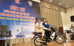 Sinh viên trường Cao đẳng Kỹ nghệ Dung Quất với ngày hội lái xe an toàn
