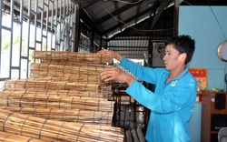 An Giang: Cả làng này với hơn 700 người dân tấp nập đan lọp bắt lươn đồng, bán chạy nhất là mùa nước nổi