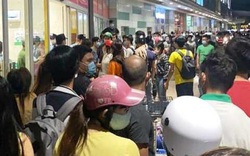 TP.HCM: Đánh nhau dữ dội giữa bảo vệ và nhóm người trước Aeon Mall Tân Phú