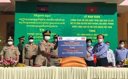 Tặng 100 tấn gạo cho lực lượng quản lý, bảo vệ biên giới Campuchia