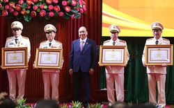 Bốn Thứ trưởng Bộ Công an nhận phần thưởng cao quý