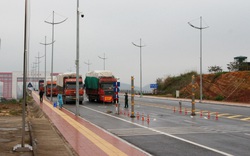 Quảng Ninh: 162 container hàng hóa XNK qua cầu Bắc Luân II