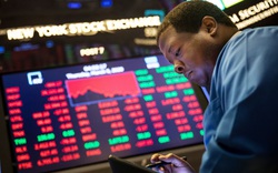 Dow Jones mất 2.000 điểm, chứng khoán Mỹ tạm ngừng giao dịch trong phiên tồi tệ nhất kể từ năm 2008
