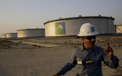 Giá dầu giảm sâu trong ngày tồi tệ nhất gần 3 thập kỷ khi Arab Saudi đối đầu Nga
