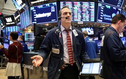 Dow Jones và S&P 500 giảm hơn 11%, chứng khoán Mỹ lại ngừng giao dịch