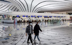 Sân bay trên toàn cầu vắng hoe vì dịch Covid-19