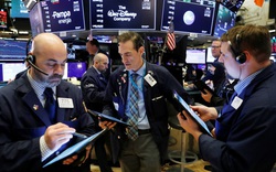 Dow Jones giảm 328 điểm khi mùa báo cáo tài chính sắp bắt đầu