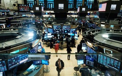 Dow Jones giảm 170 điểm sau phiên phá mốc 30.000 điểm