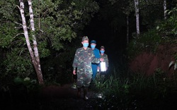 Ảnh: Bộ đội biên phòng "ăn lán, ngủ rừng" chống dịch Covid-19