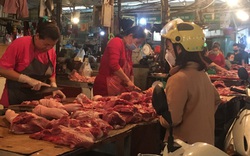 Giá thịt lợn vọt lên 300.000đ/kg trong chiều 7/3