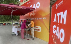 Cây "ATM gạo" miễn phí ở Hà Nội hỗ trợ người dân gặp khó khăn trong mùa dịch Covid-19