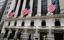Dow Jones tiếp tục tụt dốc khi dịch Covid-19 diễn biến phức tạp tại Mỹ