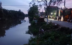 Nam Định: Mất lái, ô tô 7 chỗ lao xuống sông khiến 2 người tử vong