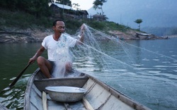 Người đàn ông 15 năm sống giữa lòng hồ thủy điện