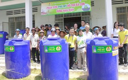Công đoàn PVFCCo tặng bồn nước cho người dân vùng hạn mặn Bến Tre