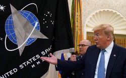 Bí mật vũ khí: Trump hé lộ Mỹ có tên lửa siêu khủng vượt mặt Nga, Trung
