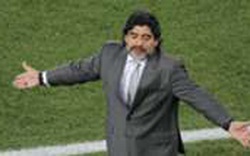 Diego Maradona bật khóc, kêu gọi mọi người làm điều đầy ý nghĩa