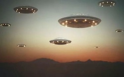 UFO xuất hiện trên bầu trời Anh, người ngoài hành tinh đang theo dõi con người?