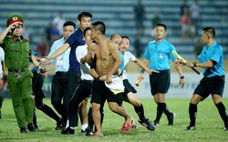 5 vụ CĐV rượt đánh trọng tài chấn động bóng đá Việt Nam