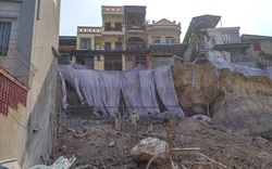 Quảng Ninh: Mưa lớn, sập bờ kè đang xây, 7 hộ dân bị uy hiếp