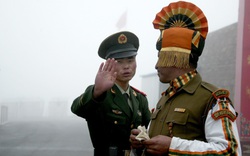 Vì sao Trung Quốc phô trương "cơ bắp" ở biên giới Ấn Độ bất chấp Covid-19?