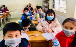 Chủ tịch Hà Nội: Không nên chia giờ học, học sinh không cần đeo tấm chắn giọt bắn