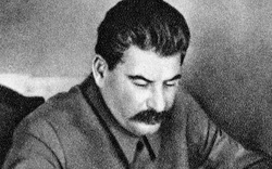 Hé lộ hai lần Stalin 'tha' cho trùm phát xít Adolf Hitler