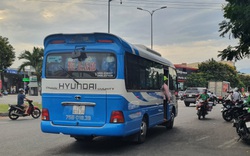 Tuyến buýt Đà Nẵng - Huế ế khách vì xe trá hình lộng hành
