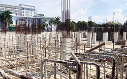 Quảng Ngãi:
Dự án bệnh viện 1.100 tỷ thành bãi cọc nham nhở 
