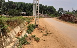 Yên Bái: Cột điện “ngáng” tiến độ thi công đường nối quốc lộ 37