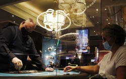Nhân viên casino Las Vegas đồng loạt kiện công ty vì để lây lan dịch
