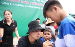 Fan nhí ở Quảng Ninh chê Công Phượng "lùn và hơi già"