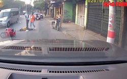 Video: Đi xe máy phanh gấp ngã ra đường bị xe khác chèn qua người kinh hoàng