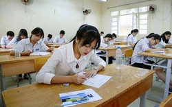 Sáng nay, gần 90.000 thí sinh thi vào lớp 10 tại Hà Nội làm thủ tục dự thi
