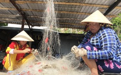 Kiên Giang: Lạ lùng nghề "gỡ rối" ở quần đảo Nam Du, già trẻ đều làm được