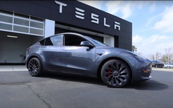 Tesla trở thành nhà sản xuất ô tô giá trị lớn nhất thế giới