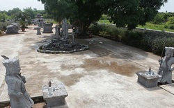 Khu lăng mộ bằng đá xanh quý hiếm giữa cánh đồng ở Hà Nội