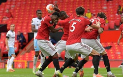 "Đánh bóng chuyền" trong vòng cấm, Pogba rối rít xin lỗi đồng đội