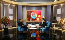 Đạo diễn nổi tiếng tiết lộ “mốt” cặp kè “phi công trẻ” lên ngôi trong showbiz Việt