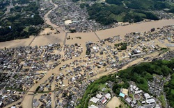 Video: Lũ lụt nhấn chìm miền Nam Nhật Bản