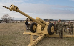 Lạ lùng: Quân đội Mỹ "học cách dùng" pháo Liên Xô