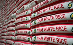 Thật bất ngờ: Giá gạo xuất khẩu Việt Nam vượt Thái Lan