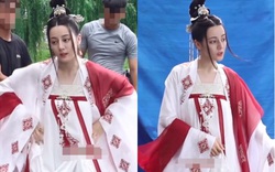 Địch Lệ Nhiệt Ba bị lộ ảnh mặc đồ cổ trang hóa thiếu nữ 15 tuổi khiến fan "đứng ngồi không yên"