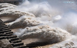 Đập Tam Hiệp đón lượng nước khổng lồ, Trung Quốc nâng mức cảnh báo lũ