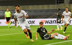 VAR cũng "bó tay", M.U thua oan Sevilla vì 1 quả ném biên