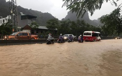 Quảng Ninh: Mưa lớn kéo dài, nhiều tuyến đường chìm trong "biển nước"
