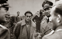Có thật tình báo Đức Quốc xã đã bắt giam con trai cả của Stalin?