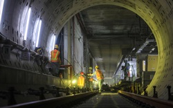 Hoàn tất lắp đặt đường ray tuyến metro từ ga Ba Son đến Bến Thành 