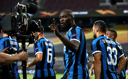 Inter Milan mất chức vô địch nhưng Lukaku và Godin vẫn... lập kỳ tích